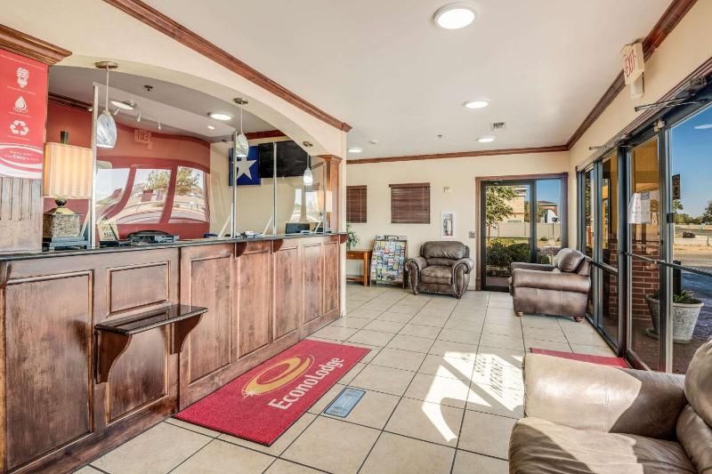 Econo Lodge Lubbock I-27 - image 7