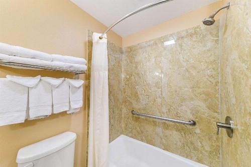Quality Inn & Suites Lubbock - image 19