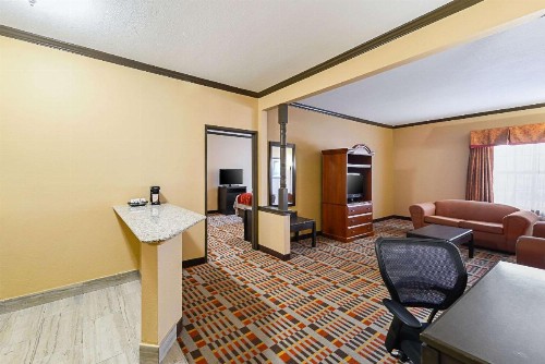 Quality Inn & Suites Lubbock - image 27