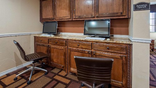Best Western Plus Lubbock Windsor Inn - image 2