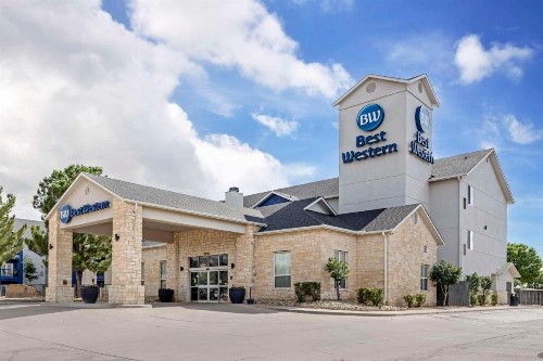 Arbor Inn and Suites - image 1
