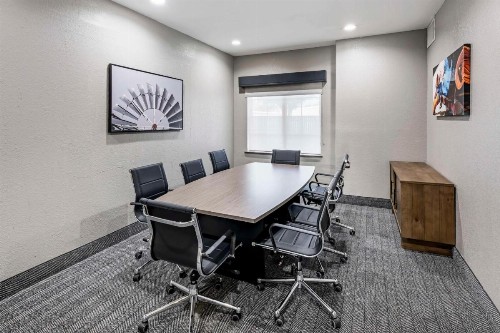 Arbor Inn and Suites - image 11
