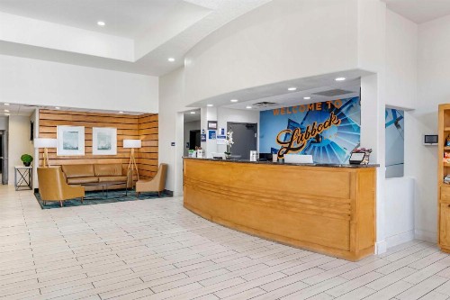 Arbor Inn and Suites - image 2
