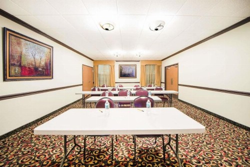 Super 8 by Wyndham Lubbock TX - image 15