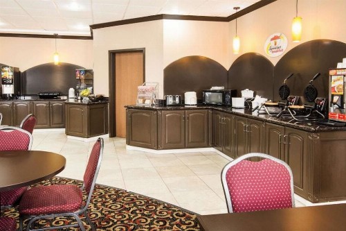 Super 8 by Wyndham Lubbock TX - image 3