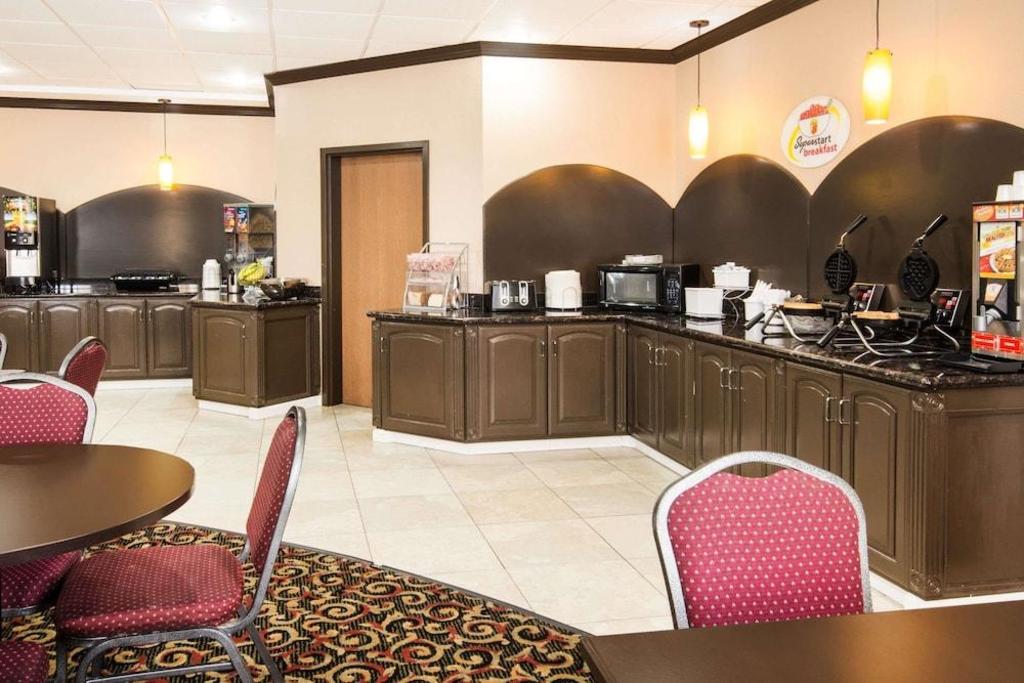 Super 8 by Wyndham Lubbock TX - image 3
