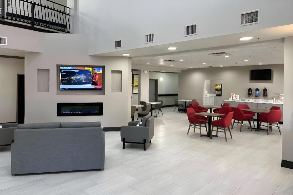 Super 8 by Wyndham Lubbock TX - image 5