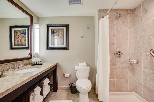 Overton Hotel and Conference Center - image 36