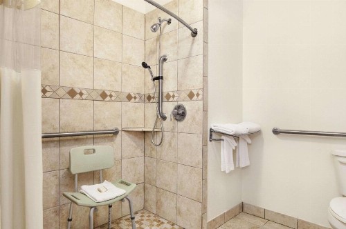 Howard Johnson by Wyndham Lubbock TX - image 38