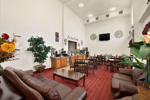 Howard Johnson by Wyndham Lubbock TX - image 40