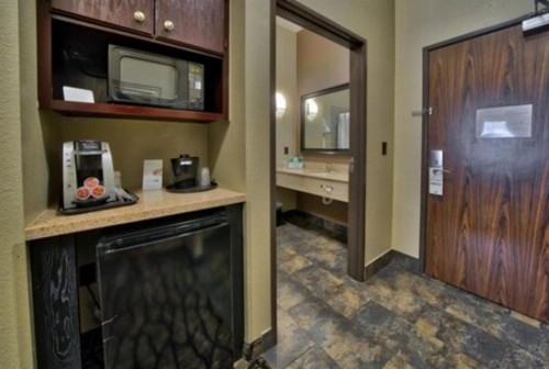 Holiday Inn Express and Suites Lubbock South an IHG Hotel - image 2