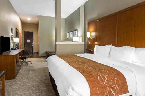 Comfort Suites - University - image 37