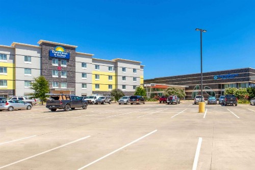 Days Inn & Suites by Wyndham Lubbock Medical Center