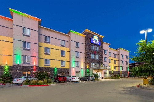 Days Inn & Suites by Wyndham Lubbock Medical Center - image 10