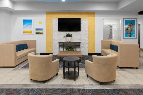 Days Inn & Suites by Wyndham Lubbock Medical Center - image 12