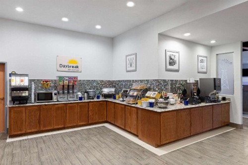 Days Inn & Suites by Wyndham Lubbock Medical Center - image 14