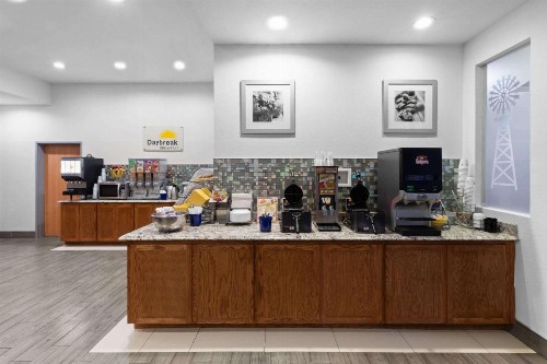 Days Inn & Suites by Wyndham Lubbock Medical Center - image 15