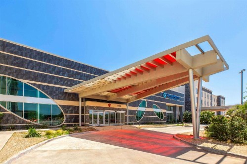 Days Inn & Suites by Wyndham Lubbock Medical Center - image 2