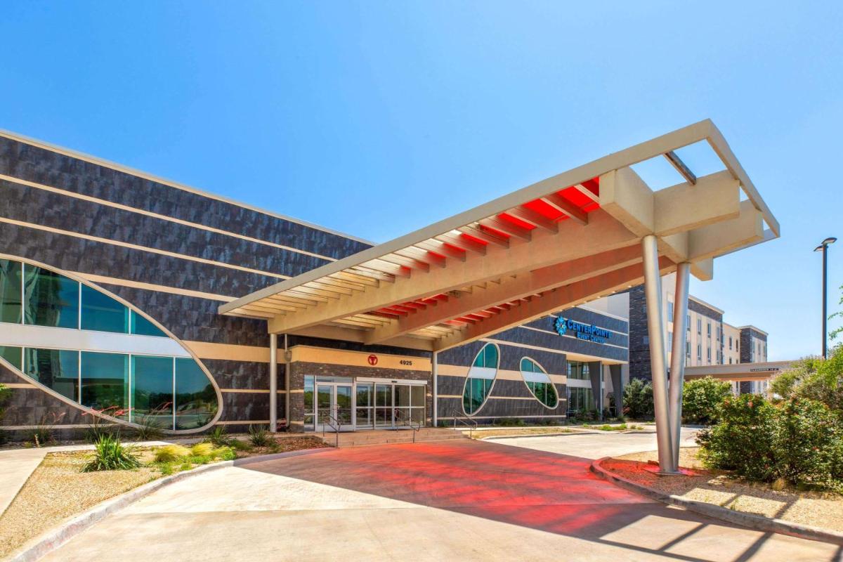 Days Inn & Suites by Wyndham Lubbock Medical Center - image 2