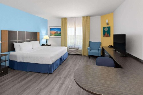Days Inn & Suites by Wyndham Lubbock Medical Center - image 20