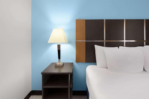 Days Inn & Suites by Wyndham Lubbock Medical Center - image 22