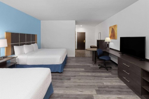 Days Inn & Suites by Wyndham Lubbock Medical Center - image 27
