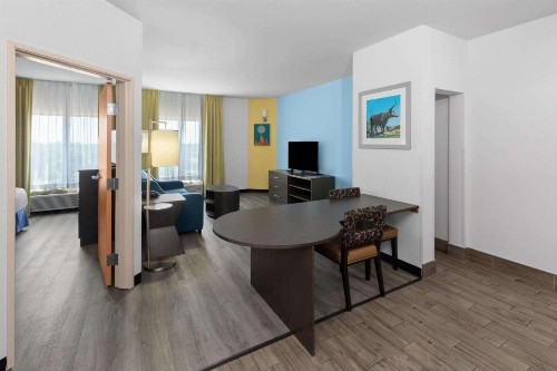 Days Inn & Suites by Wyndham Lubbock Medical Center - image 29