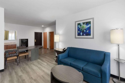 Days Inn & Suites by Wyndham Lubbock Medical Center - image 30