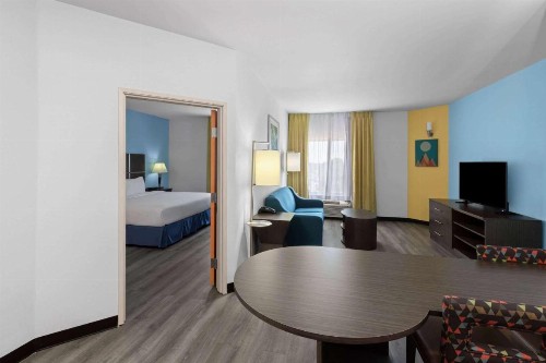 Days Inn & Suites by Wyndham Lubbock Medical Center - image 31