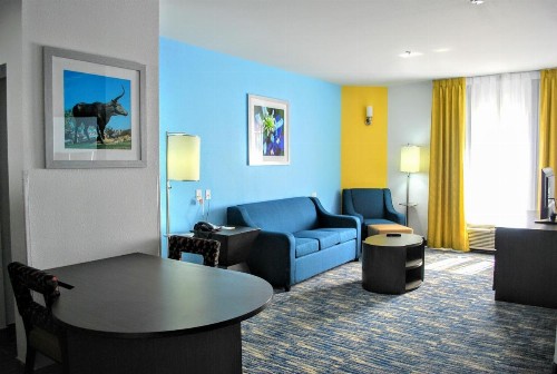 Days Inn & Suites by Wyndham Lubbock Medical Center - image 38
