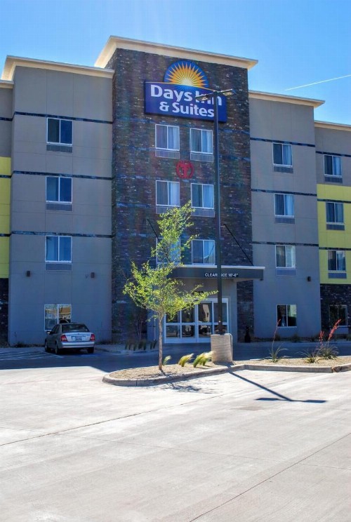 Days Inn & Suites by Wyndham Lubbock Medical Center - image 40