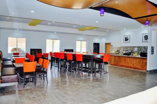 Days Inn & Suites by Wyndham Lubbock Medical Center - image 43