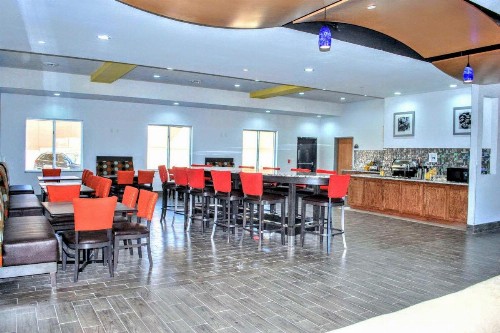 Days Inn & Suites by Wyndham Lubbock Medical Center - image 44