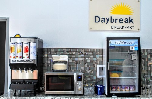Days Inn & Suites by Wyndham Lubbock Medical Center - image 46
