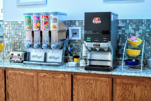 Days Inn & Suites by Wyndham Lubbock Medical Center - image 47