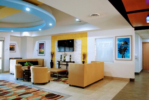 Days Inn & Suites by Wyndham Lubbock Medical Center - image 49
