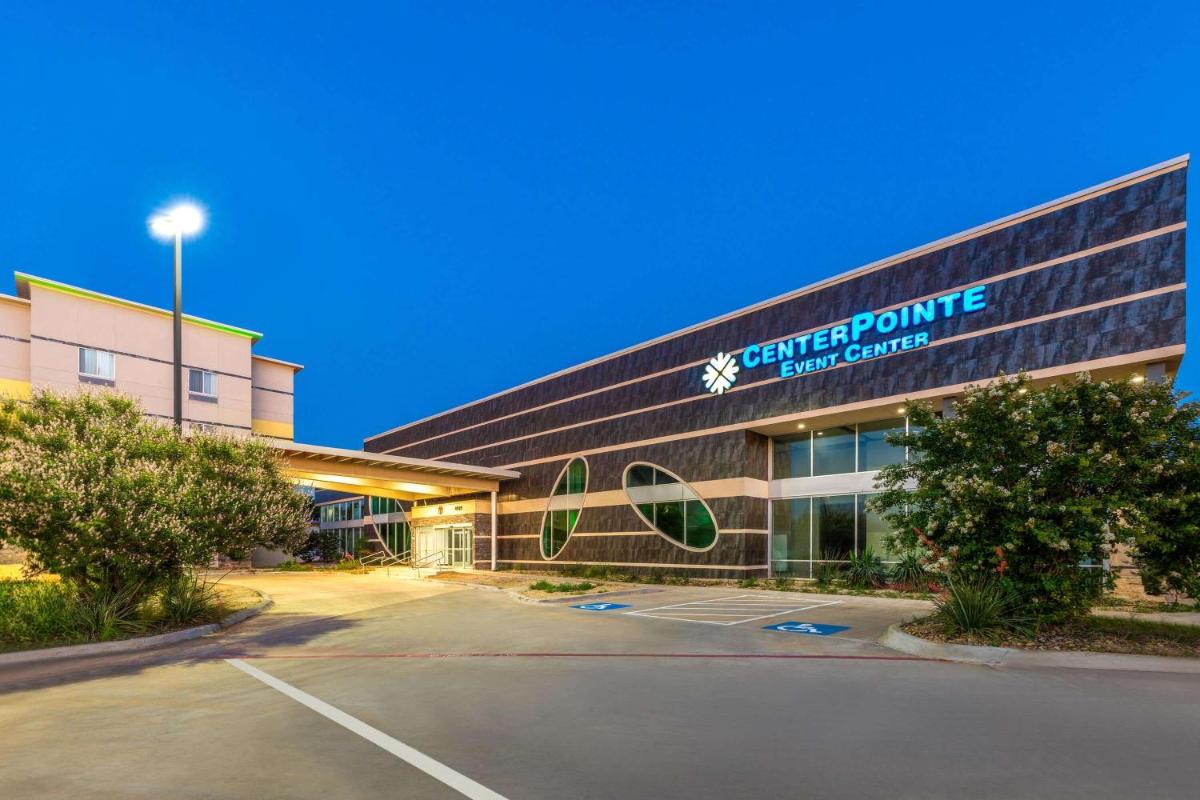 Days Inn & Suites by Wyndham Lubbock Medical Center - image 7