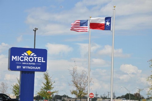 Microtel Inn and Suites by Wyndham Lubbock - image 38