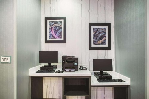 La Quinta by Wyndham Lubbock South - image 4