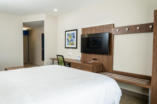 Holiday Inn Express & Suites Lubbock Central - Univ Area an IHG Hotel - image 22
