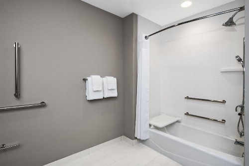 Holiday Inn Express & Suites Lubbock Central - Univ Area an IHG Hotel - image 30