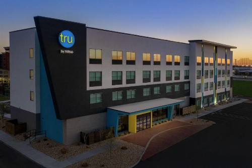 Tru By Hilton Lubbock Southwest - image 4