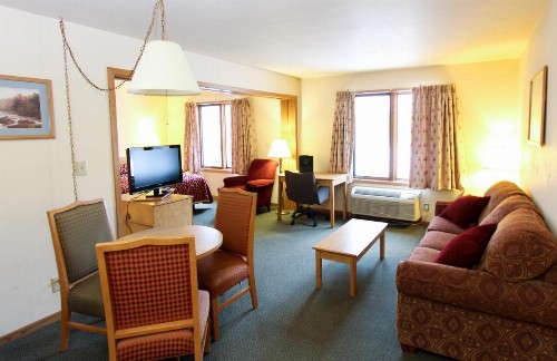 Luck Country Inn - image 17