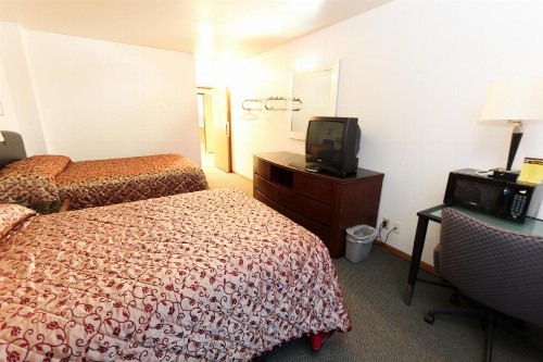 Luck Country Inn - image 27