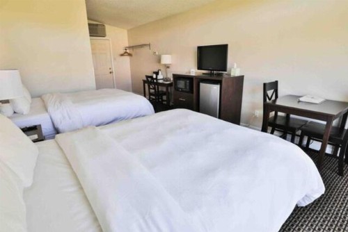 Nader's Motel & Suites - image 21