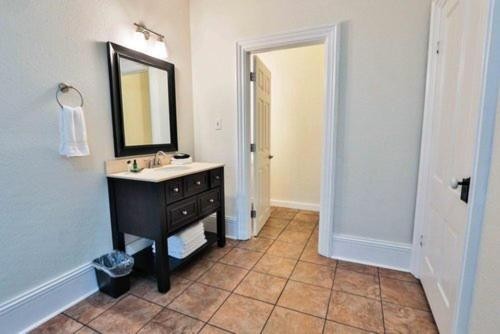 Nader's Motel & Suites - image 3