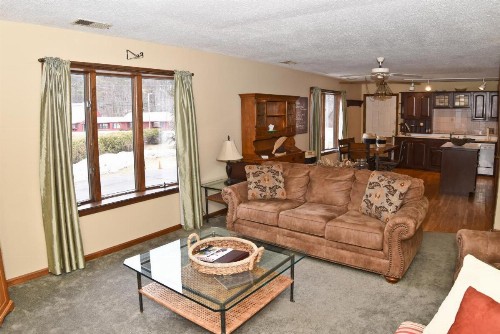 Timber Inn Motel - image 11