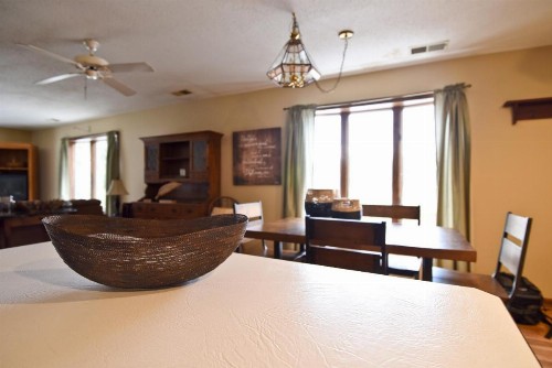 Timber Inn Motel - image 7
