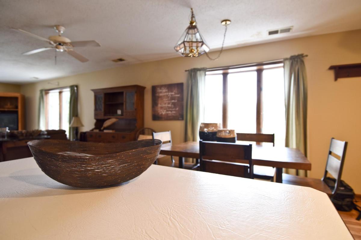 Timber Inn Motel - image 7