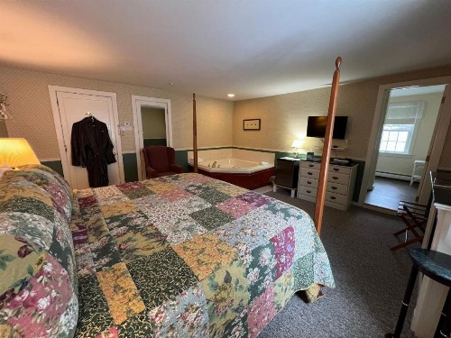 Echo Lake Inn - image 16